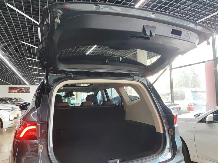 Фото 19 - Geely Okavango