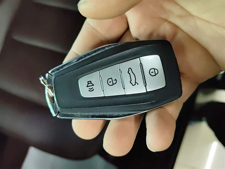 Фото 9 - Geely Okavango