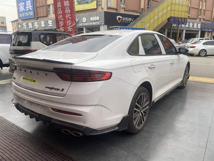 Фото 9 - Geely Preface