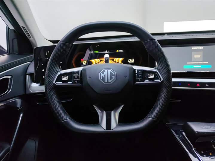 Фото 15 - MG Motor One