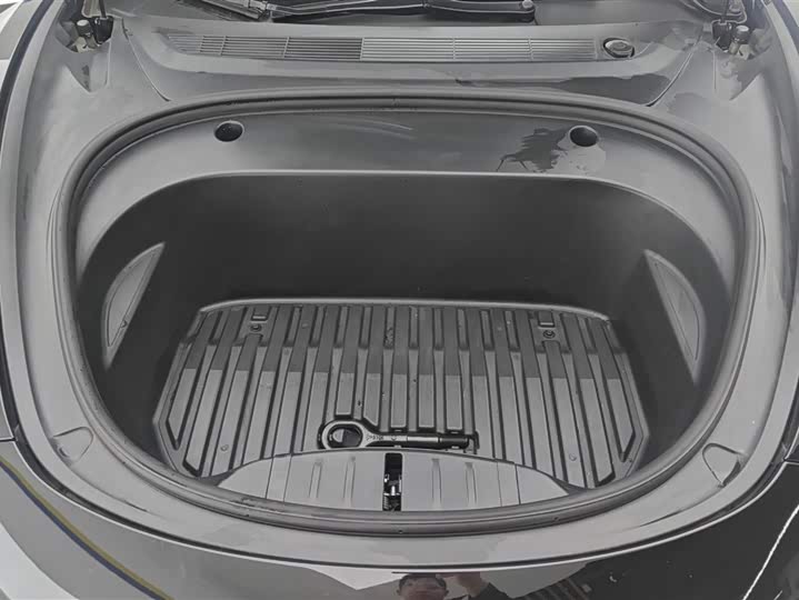 Фото 10 - Tesla Model 3