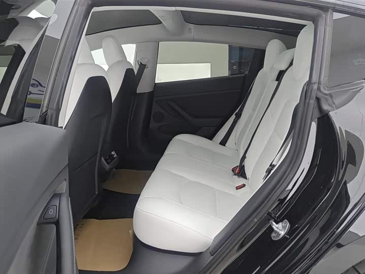 Фото 11 - Tesla Model 3