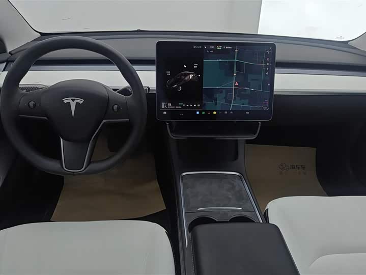 Фото 12 - Tesla Model 3