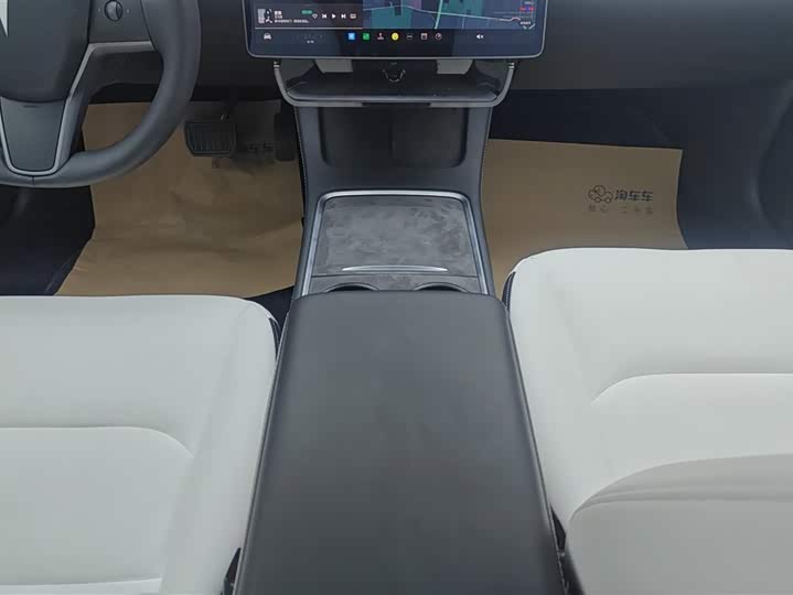 Фото 16 - Tesla Model 3