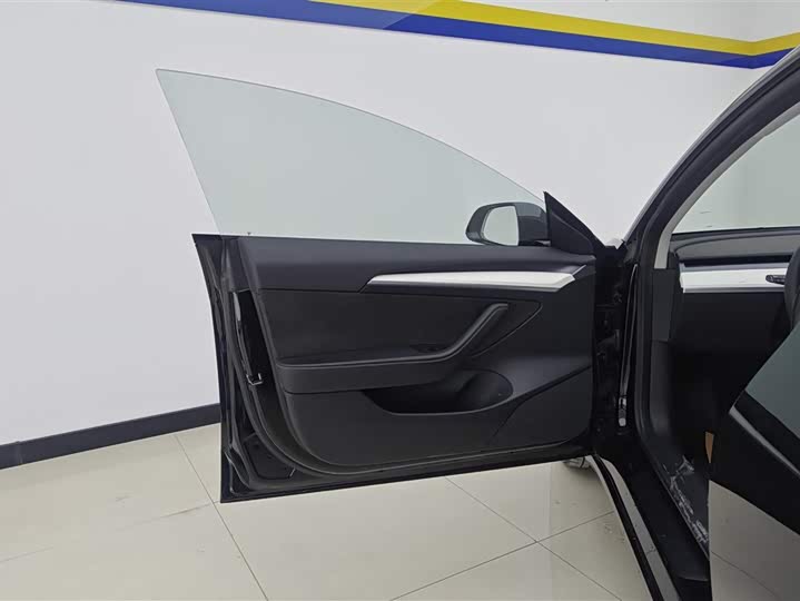 Фото 7 - Tesla Model 3