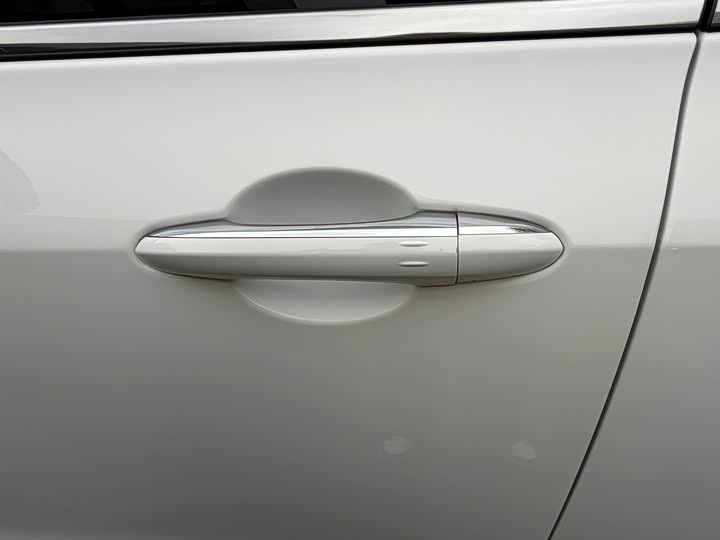 Фото 16 - Ford Equator