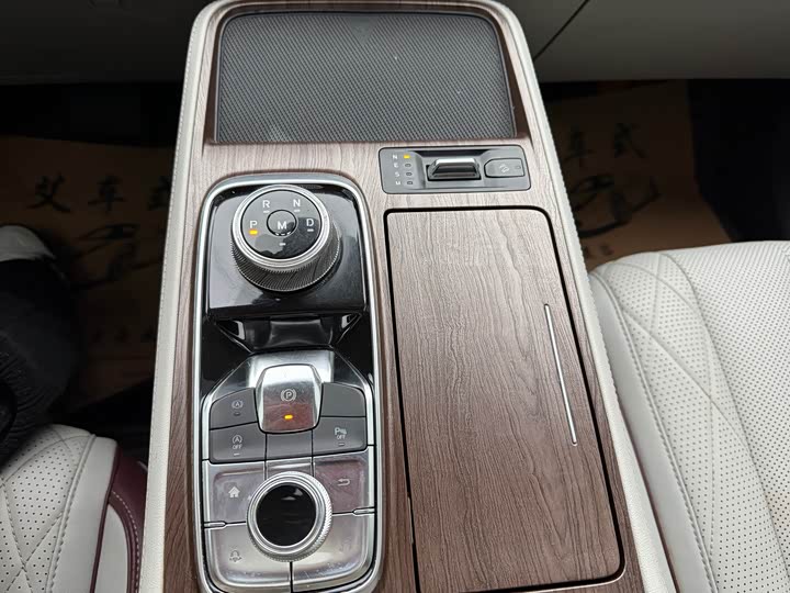 Фото 23 - Ford Equator