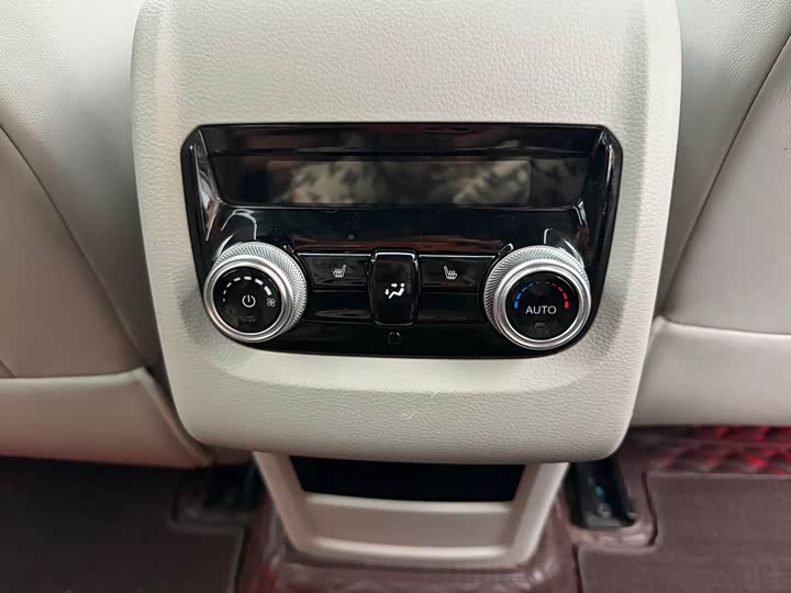 Фото 7 - Ford Equator