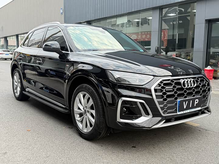 Фото 1 - Audi Q5L