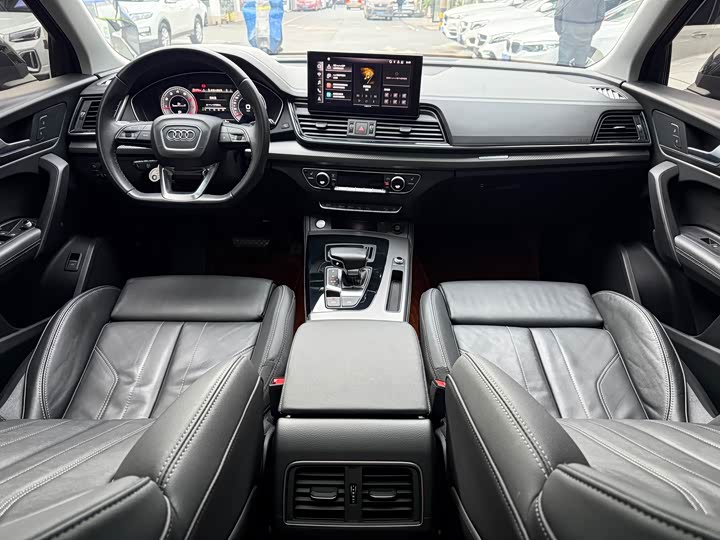 Фото 10 - Audi Q5L