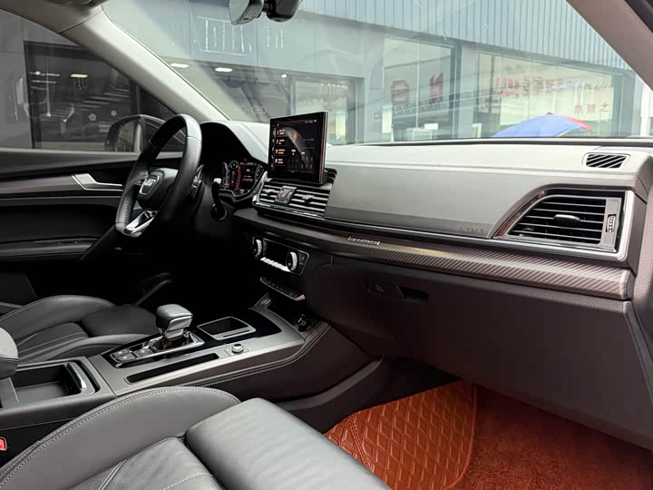 Фото 11 - Audi Q5L