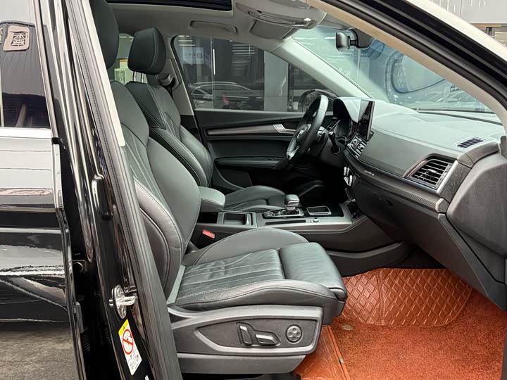 Фото 12 - Audi Q5L