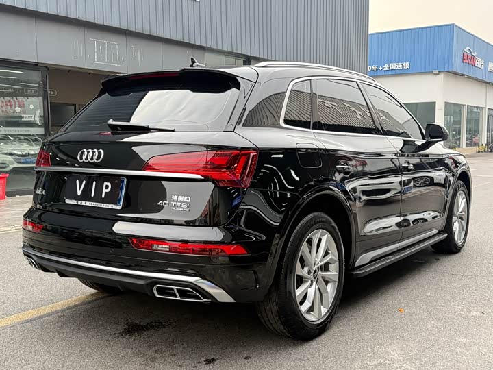 Фото 13 - Audi Q5L