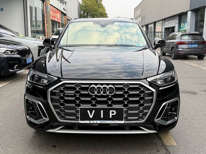 Фото 2 - Audi Q5L