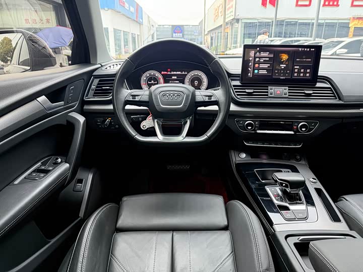 Фото 6 - Audi Q5L