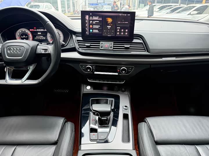 Фото 7 - Audi Q5L