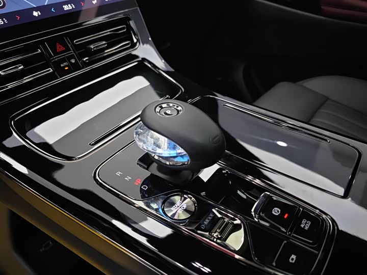 Фото 24 - GAC Trumpchi M8