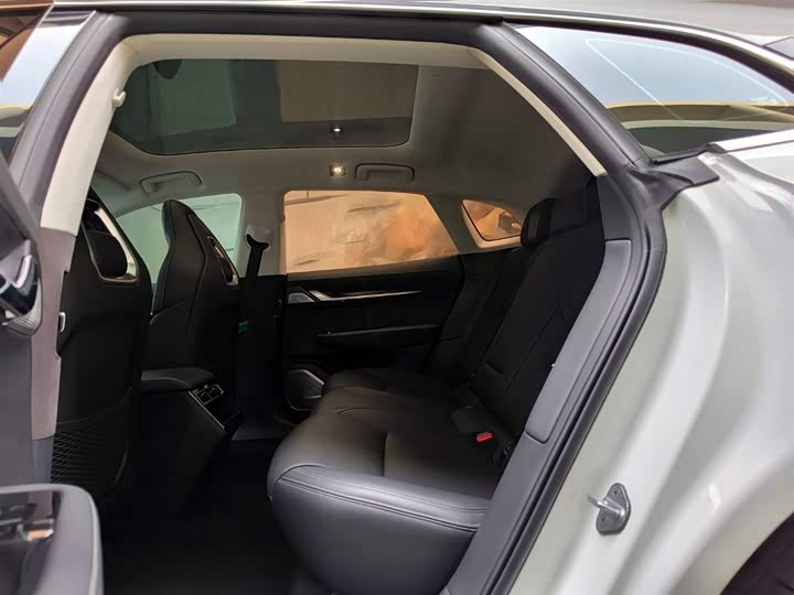 Фото 10 - Zeekr 001