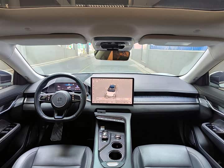 Фото 11 - Zeekr 001