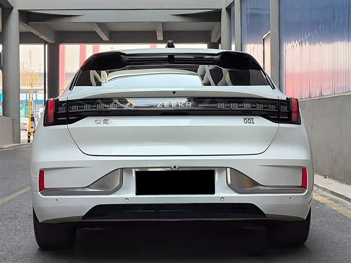 Фото 4 - Zeekr 001