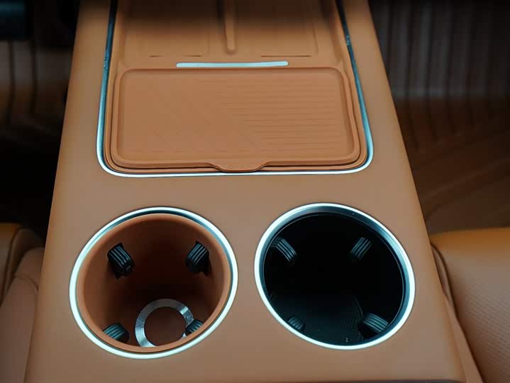 Фото 11 - LiXiang L8