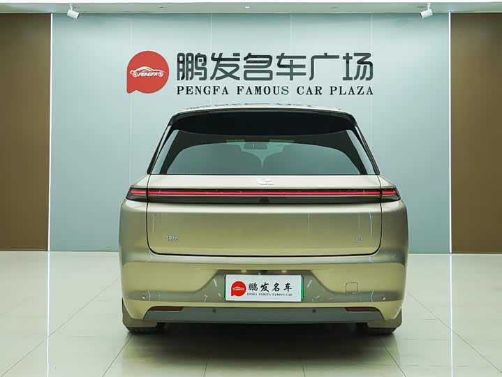 Фото 18 - LiXiang L8