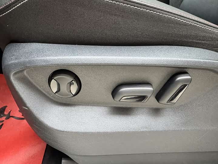 Фото 16 - Volkswagen Tayron