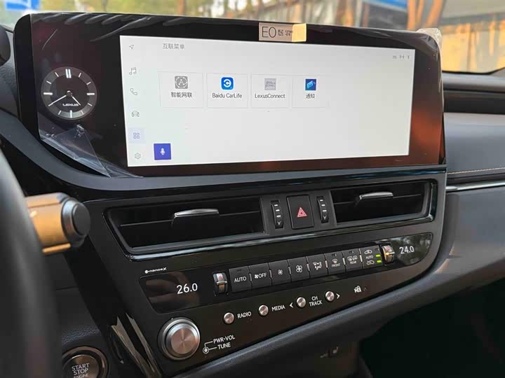 Фото 18 - Lexus ES