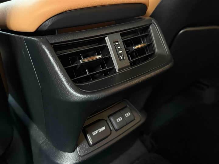 Фото 20 - Lexus ES