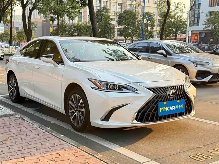 Фото 3 - Lexus ES