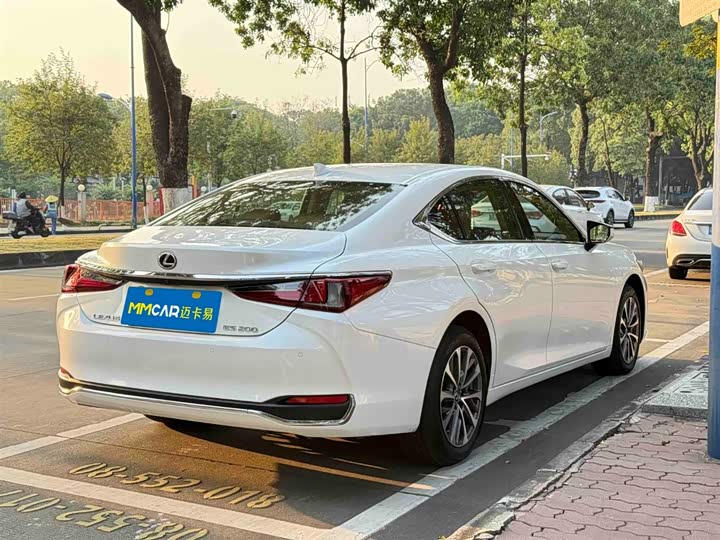 Фото 6 - Lexus ES