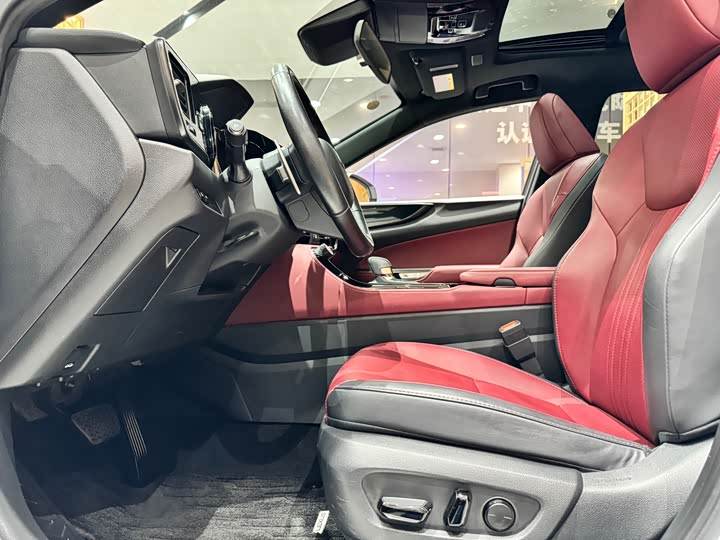 Фото 11 - Lexus NX