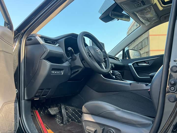 Фото 4 - Toyota Wildlander