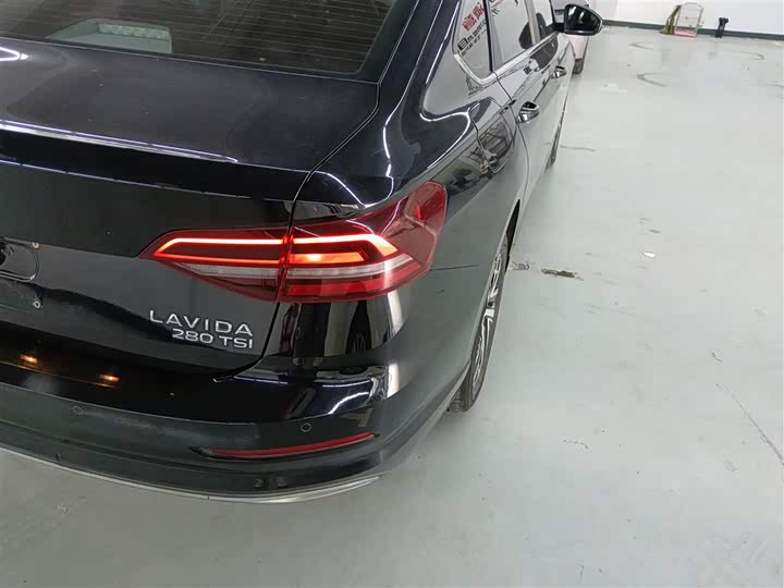 Фото 8 - Volkswagen Lavida