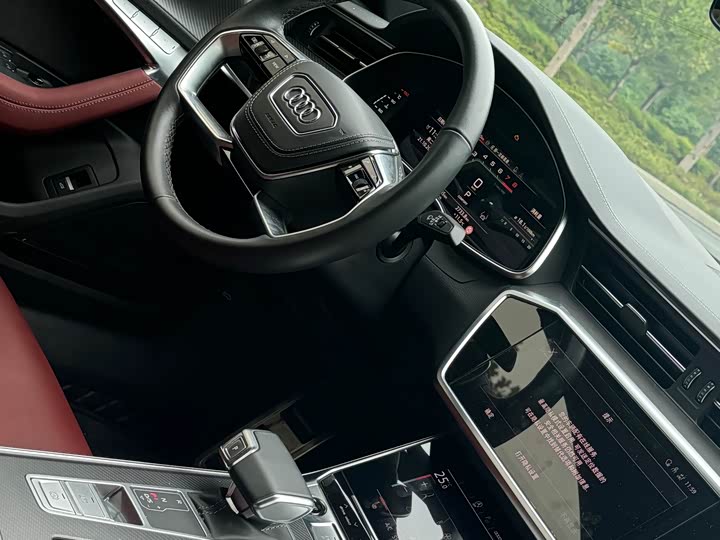Фото 11 - Audi A7L