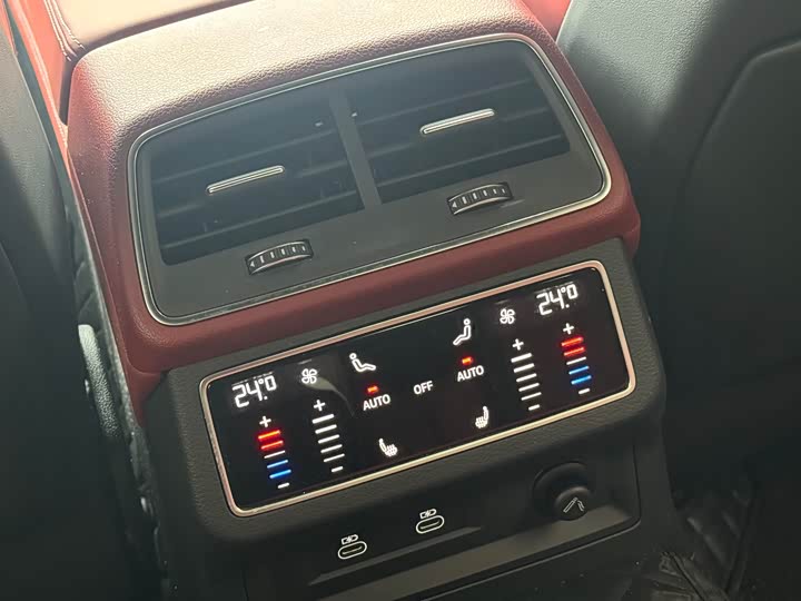 Фото 13 - Audi A7L