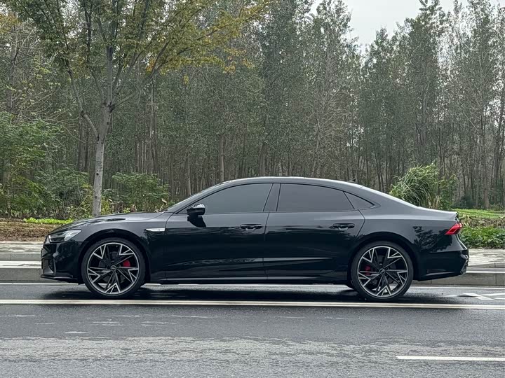 Фото 15 - Audi A7L