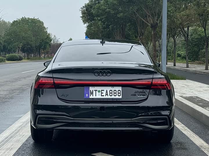 Фото 17 - Audi A7L