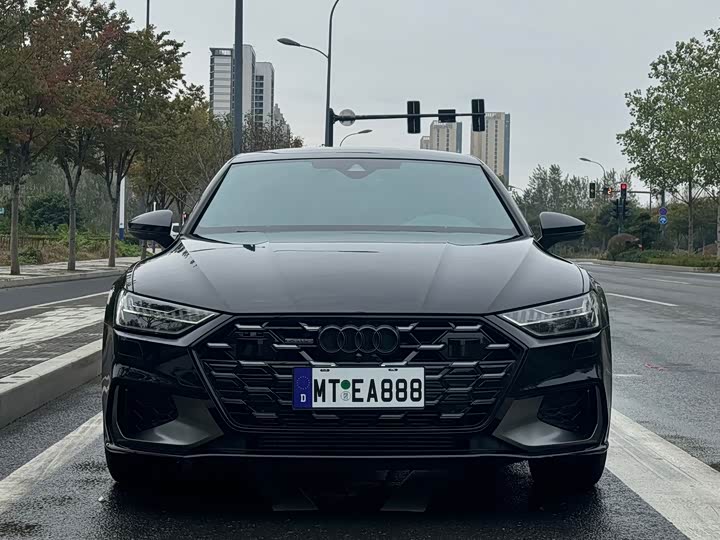 Фото 2 - Audi A7L