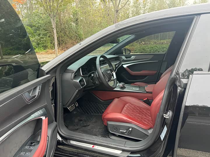 Фото 4 - Audi A7L