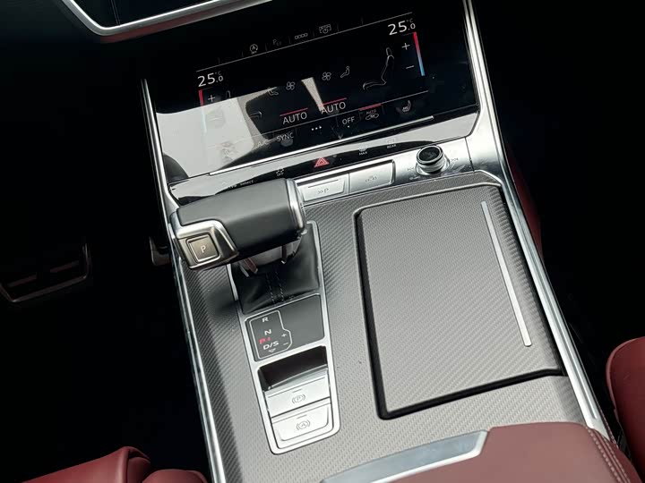 Фото 7 - Audi A7L