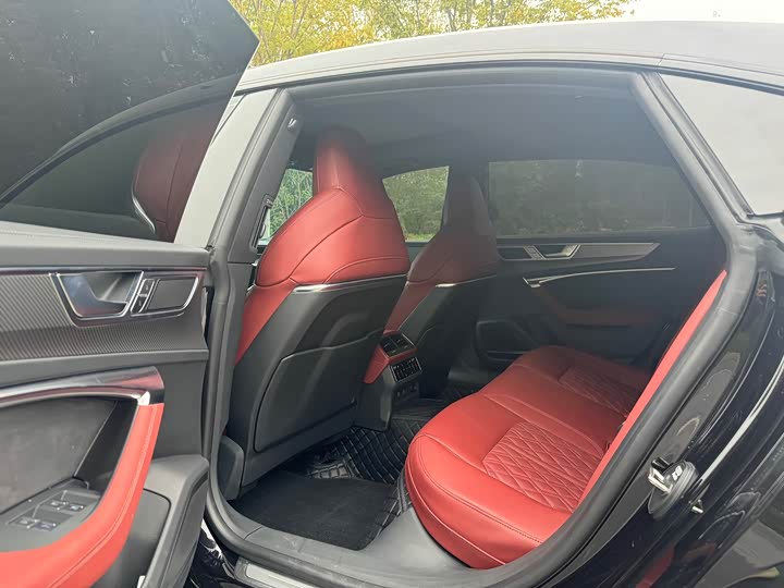 Фото 8 - Audi A7L