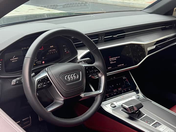 Фото 9 - Audi A7L
