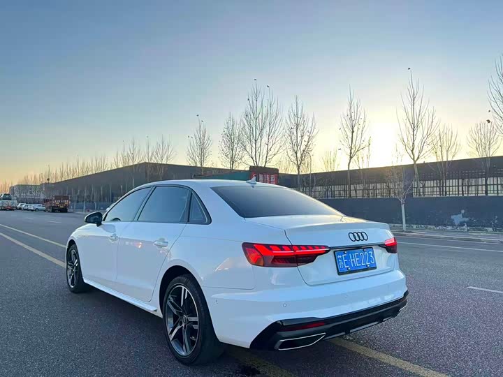 Фото 3 - Audi A4L