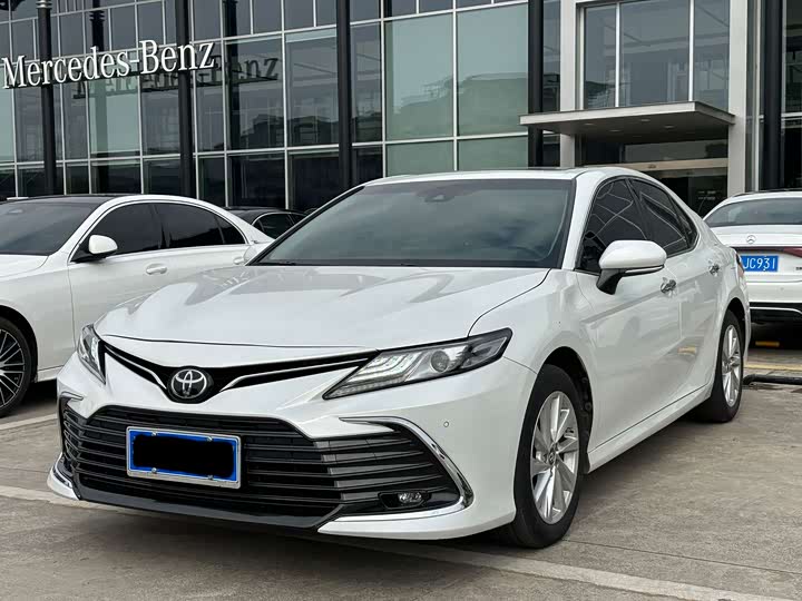 Фото 1 - Toyota Camry