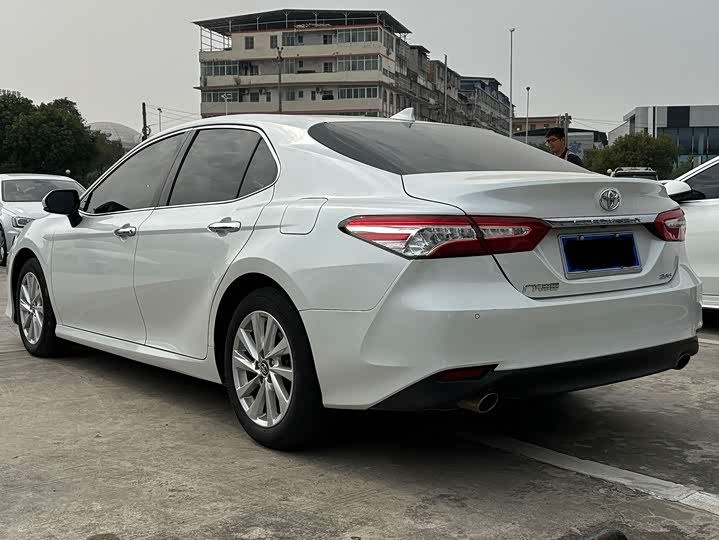 Фото 3 - Toyota Camry