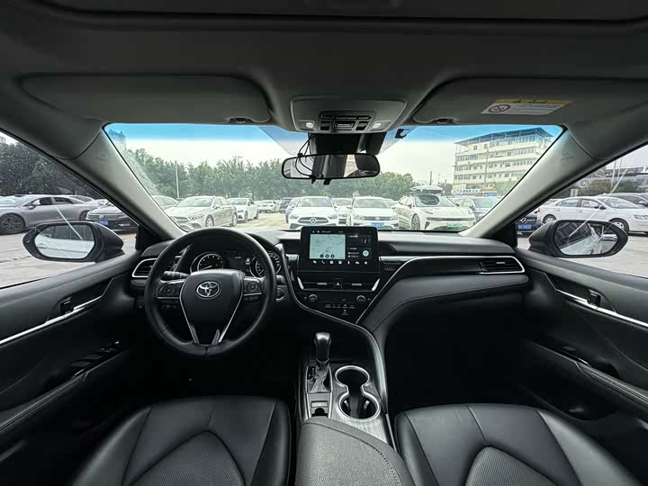 Фото 6 - Toyota Camry