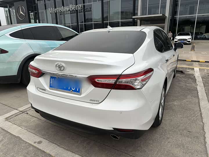 Фото 8 - Toyota Camry