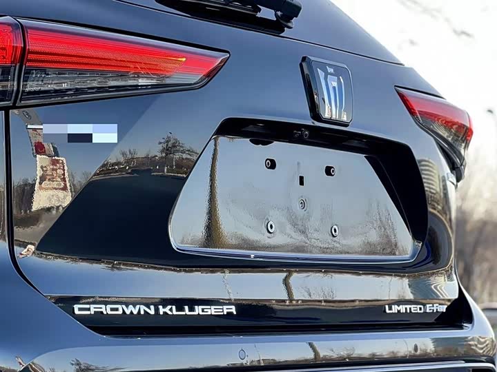 Фото 11 - Toyota Crown Kluger