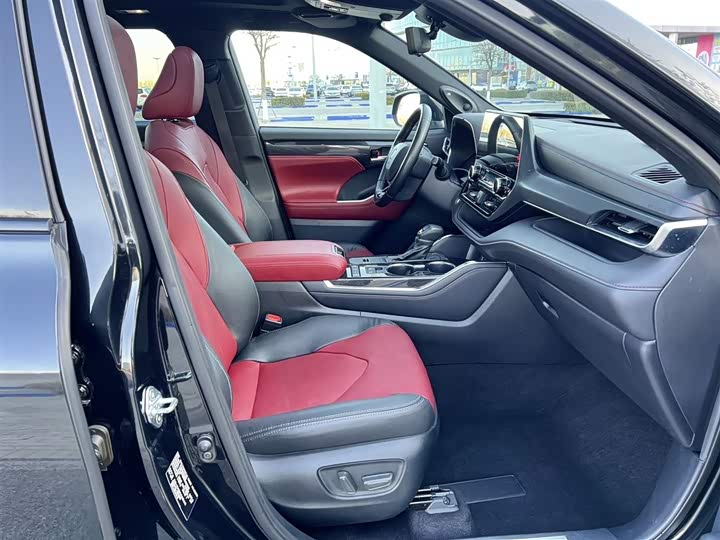 Фото 17 - Toyota Crown Kluger